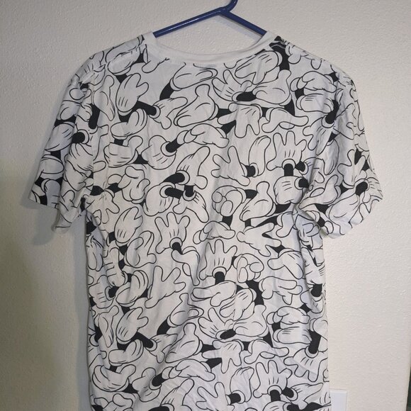 Divided H&M Disney Women's T-Shirt Size Medium Mickey Mouse Hands/Gloves - Picture 5 of 5